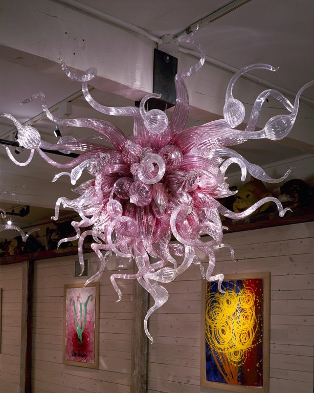 Dale Chihuly, Cranberry and Ice Chandelier 00.359.ch1
2000, Glass